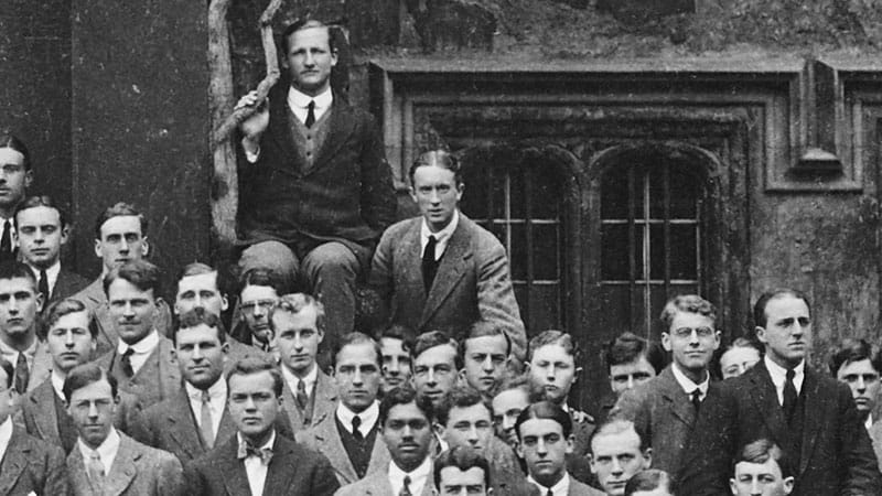 Todos los premios y reconocimientos que recibió Tolkien en vida tolkien for web
